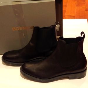 Italian made mens leather ankle boots. Black size 12